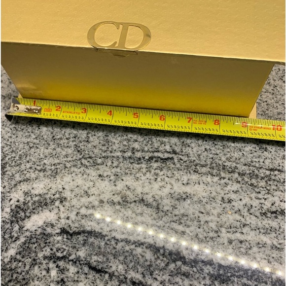 Authentic Dior gold box (empty box only) Excellent condition - Picture 5 of 11